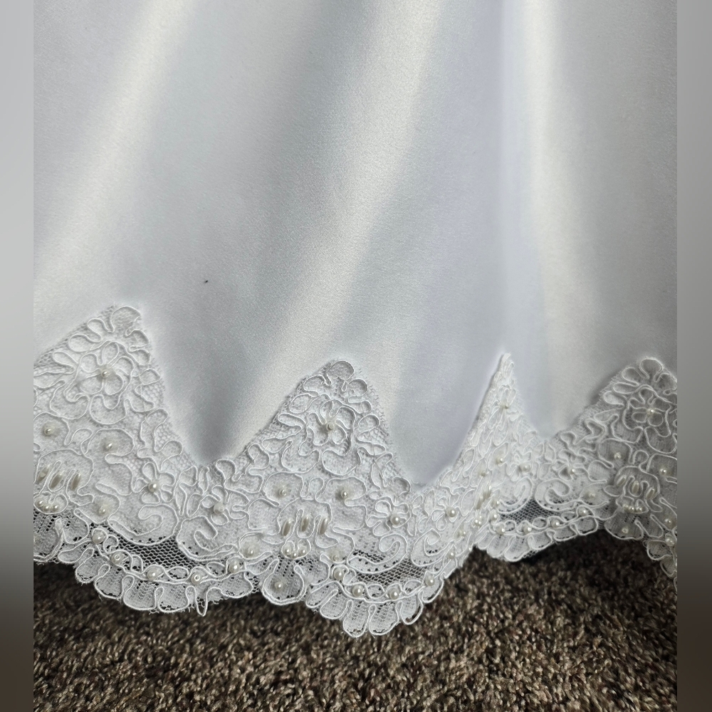 White Satin Sleeveless Wedding Dress Ballgown - Picture 7 of 8